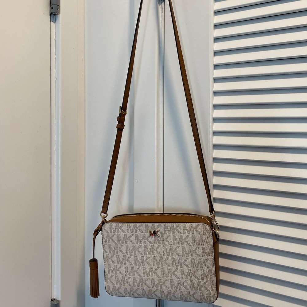 Authentic Michael Kors crossbody bag.